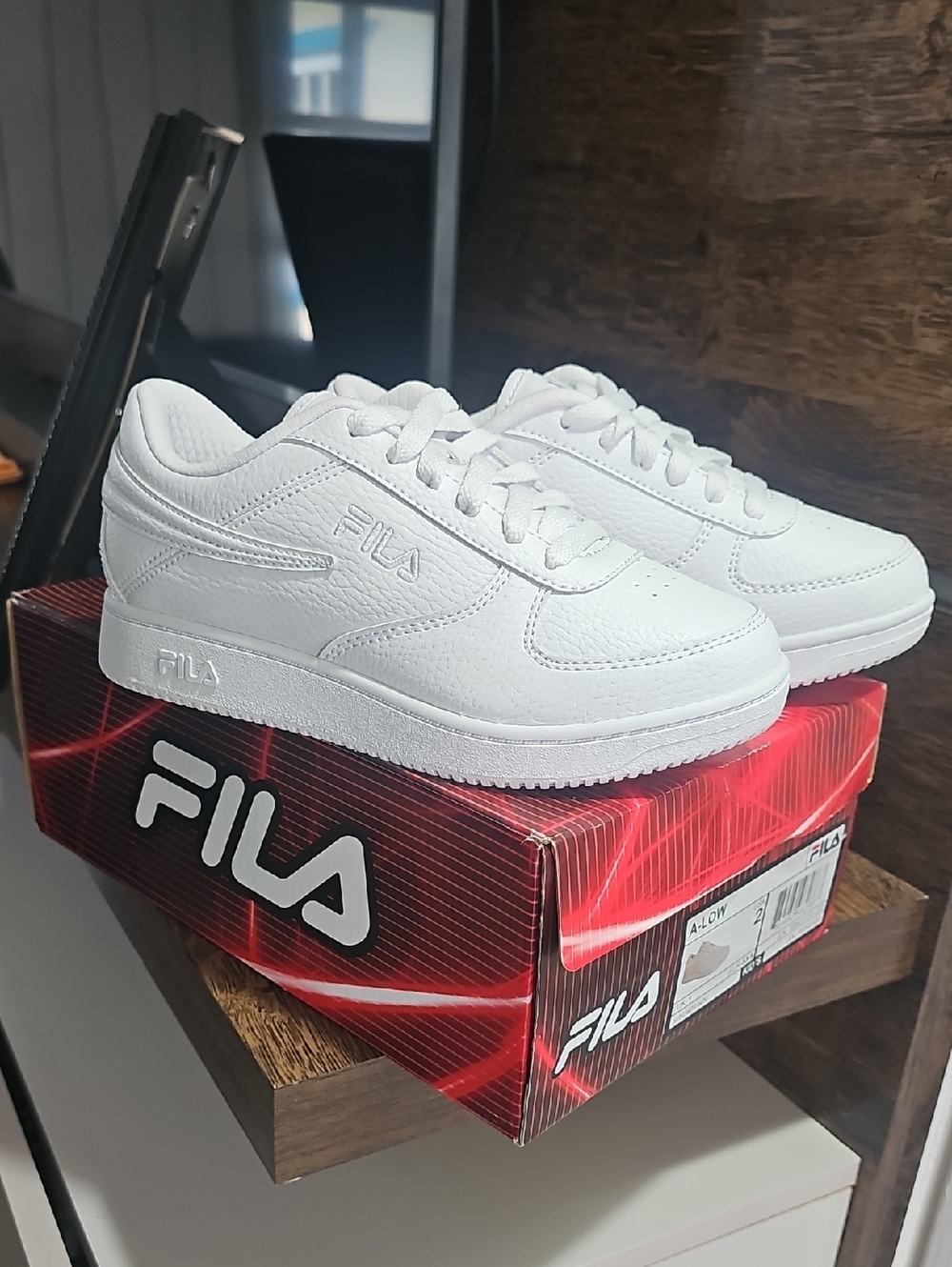 Fila Boys Kids White A-Low Sneakers Size 2 And Size 3 (605)